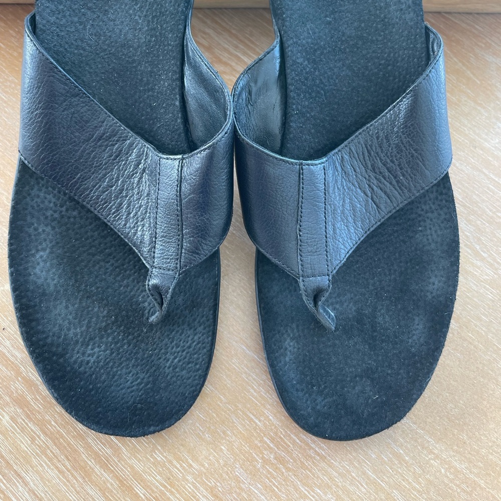 Cole Haan Tucker Men’s black leather sandal/thong pre-owned US Size 10.5
